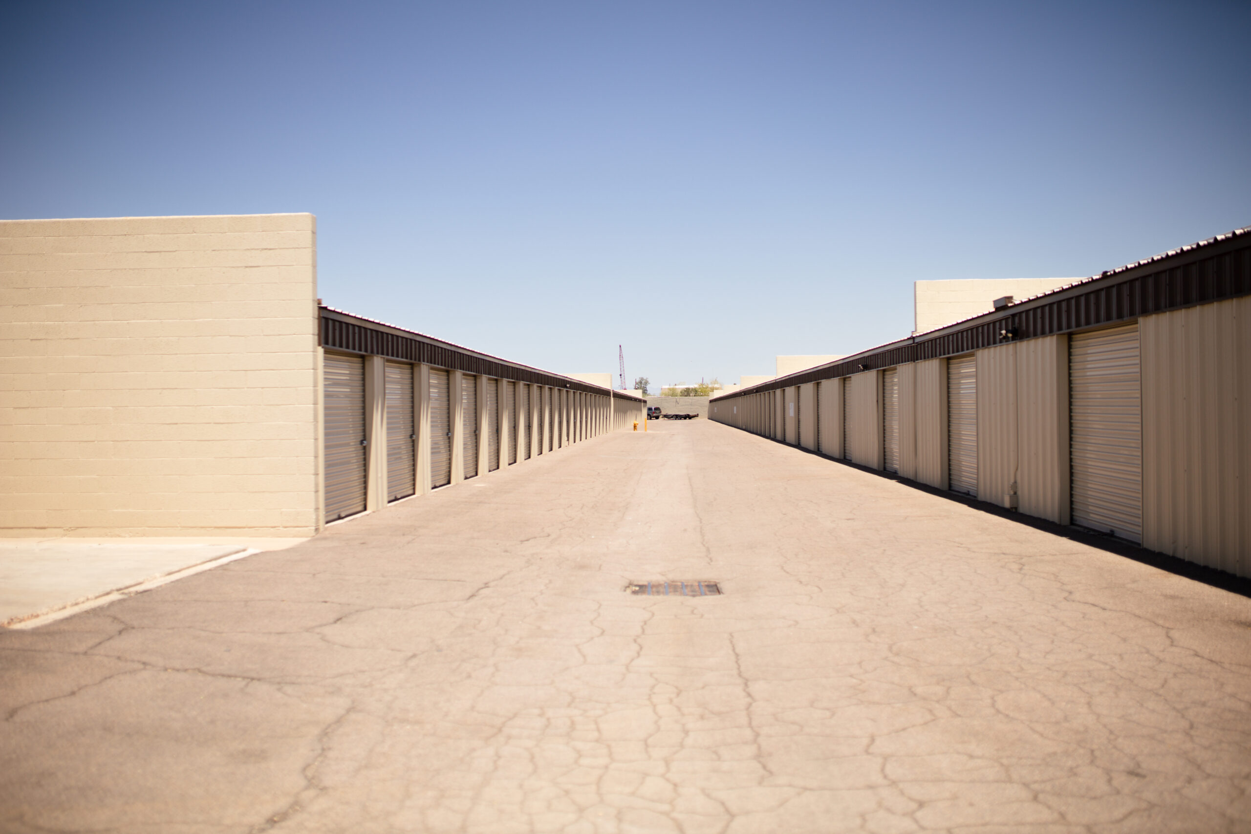 An exterior view of Got Storage of Peoria, Arizona's drive-up self storage units and their respective entry doors.